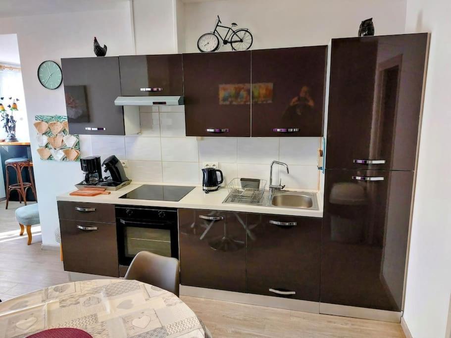 Gite 65 M2 200 M Gare T-G-V 400 M Centre-Ville Grand Parking 250 Places Gratuit Face Au Logement Арас Екстер'єр фото