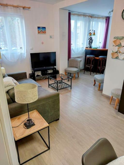 Gite 65 M2 200 M Gare T-G-V 400 M Centre-Ville Grand Parking 250 Places Gratuit Face Au Logement Арас Екстер'єр фото
