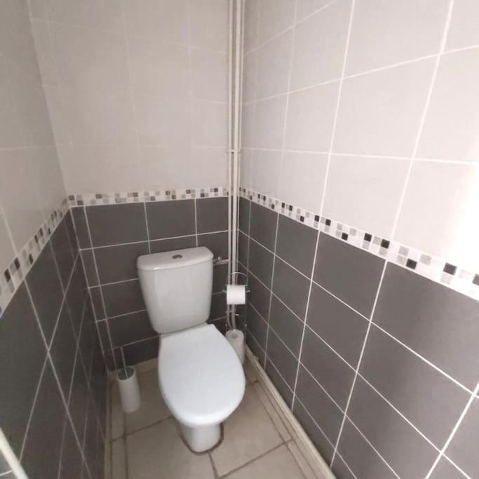 Gite 65 M2 200 M Gare T-G-V 400 M Centre-Ville Grand Parking 250 Places Gratuit Face Au Logement Арас Екстер'єр фото