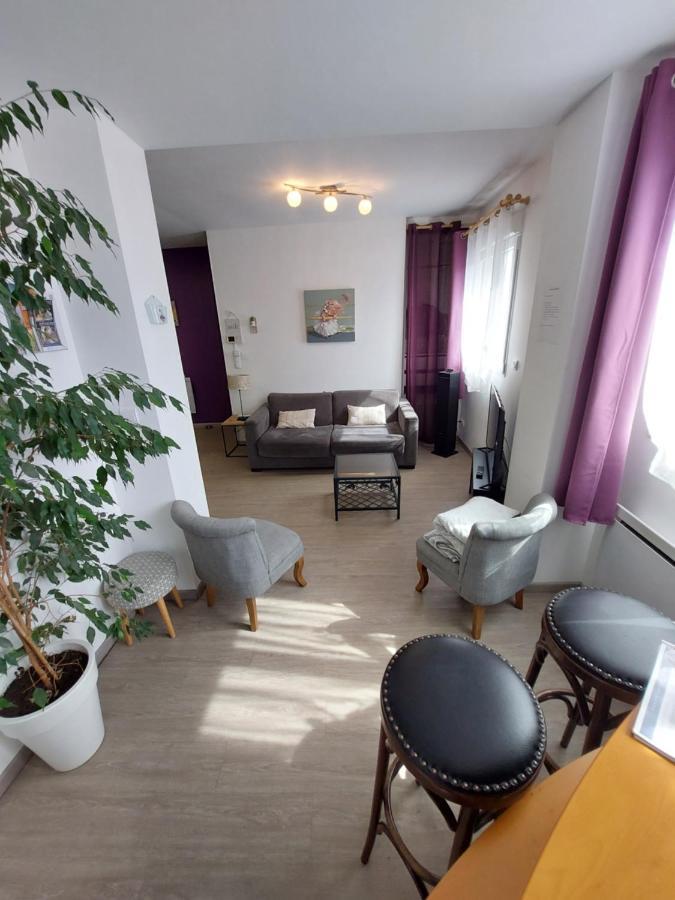 Gite 65 M2 200 M Gare T-G-V 400 M Centre-Ville Grand Parking 250 Places Gratuit Face Au Logement Арас Екстер'єр фото